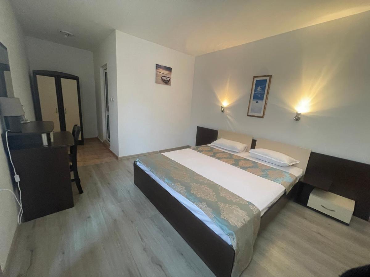 Family Hotel Aqua Ravda Extérieur photo
